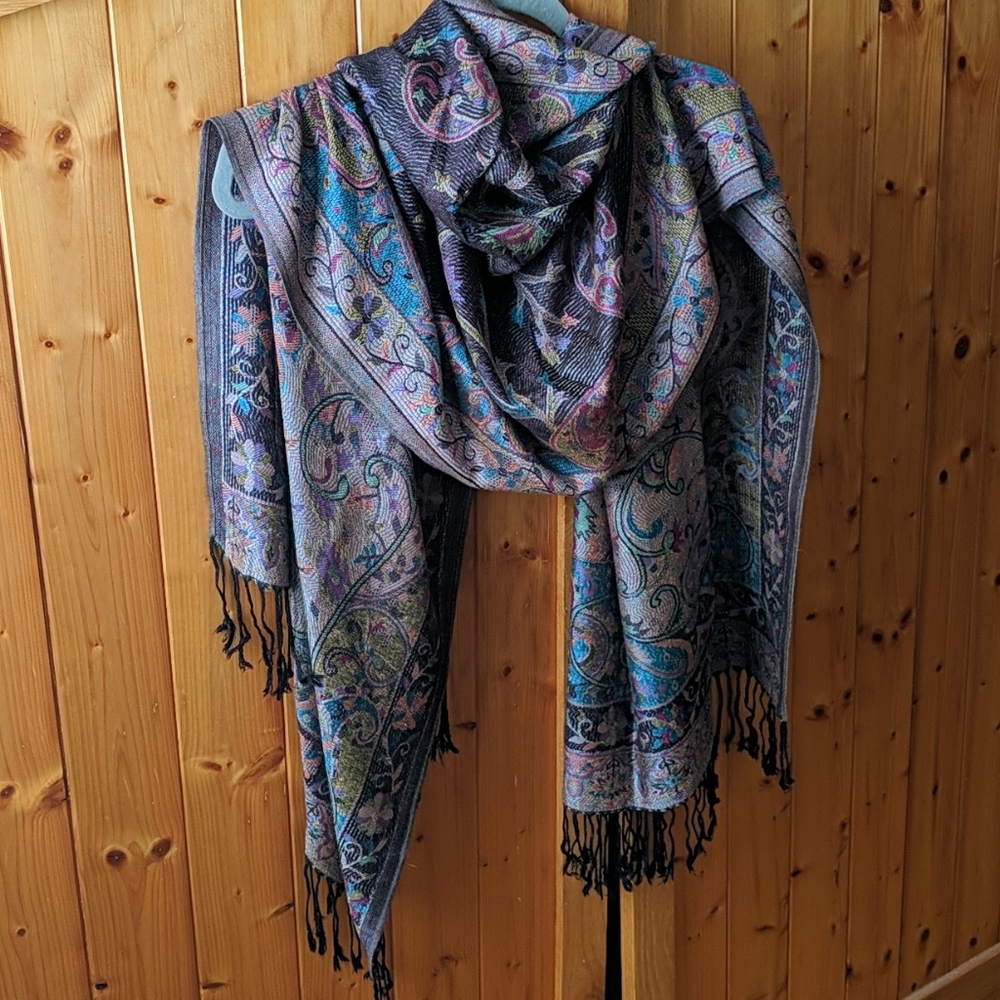 Pashima style scarf